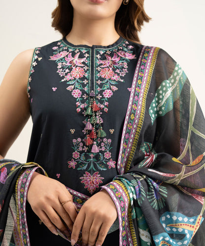 3 Piece - Embroidered Lawn Suit