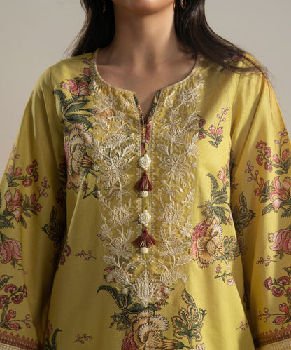 3 Piece - Embroidered Zari Lawn Suit
